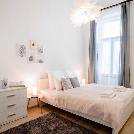 Comfy, Renewed 3 Bedroom Apt In Center Budapest Exterior photo