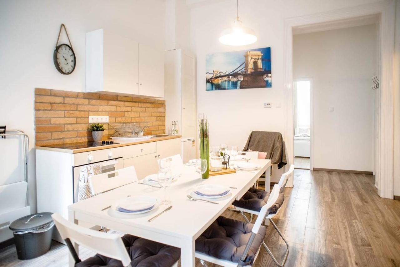 Comfy, Renewed 3 Bedroom Apt In Center Budapest Exterior photo