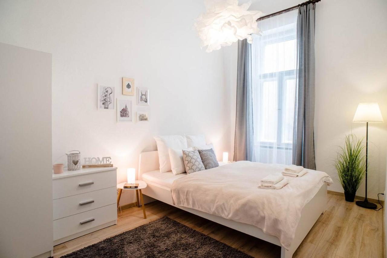 Comfy, Renewed 3 Bedroom Apt In Center Budapest Exterior photo