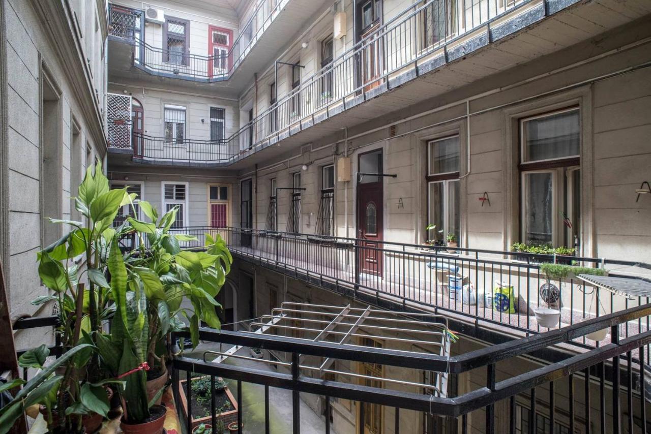 Comfy, Renewed 3 Bedroom Apt In Center Budapest Exterior photo